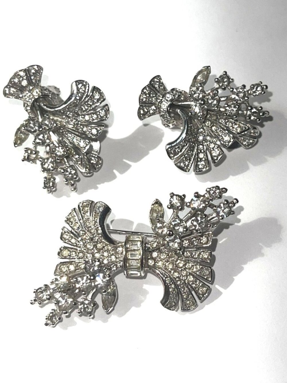 VTG Pennino 1950s Rhodium Clear Rhinestone Floral Spray Brooch & Clip Earrings S